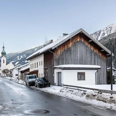 Tschol Ferienhaus *
